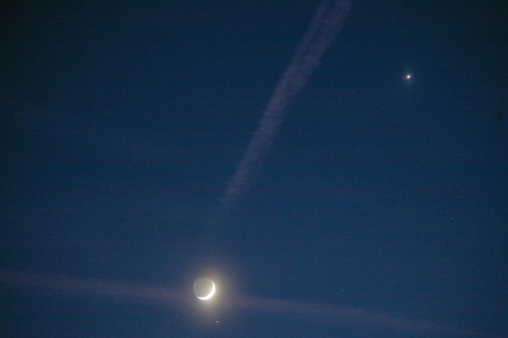 Mond neben Aldebaran und Venus, Apr. 2015