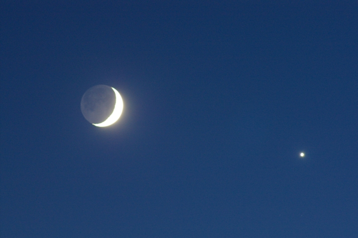 Mond und Venus am Abendhimmel, Jun. 2007
