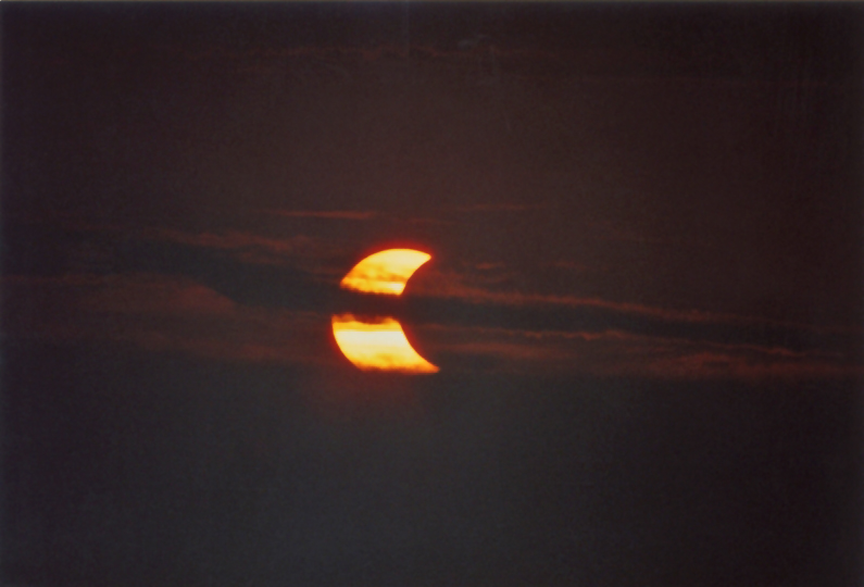 Partielle Sonnenfinsternis bei Sonnenaufgang, Mai 2003